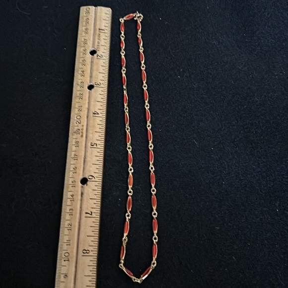 Red and gold tone choker with earrings - Picture 5 of 5